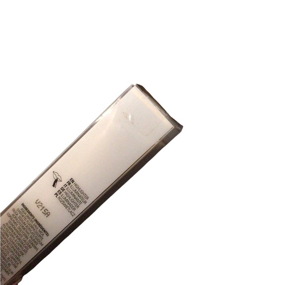 Relove by Revolution Glow Up Liquid Highlighter- Heaven Sent - Picture 5 of 9